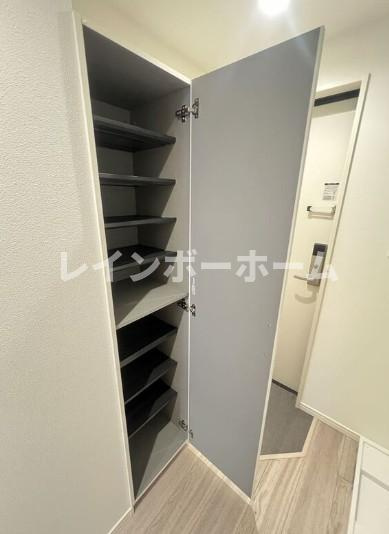 R氷川の玄関