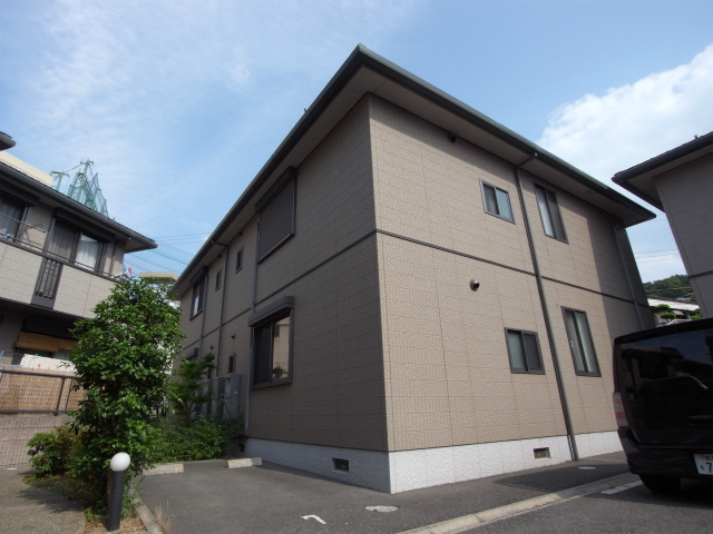 サンシャインヒルズB棟の外観