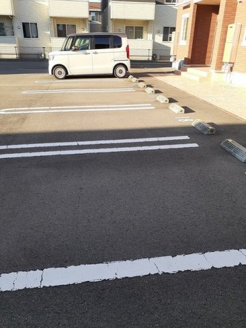 【駐車場】 | エトワール沖洲Ｂ | 駐車場があるので、車を買う予定の方も安心です