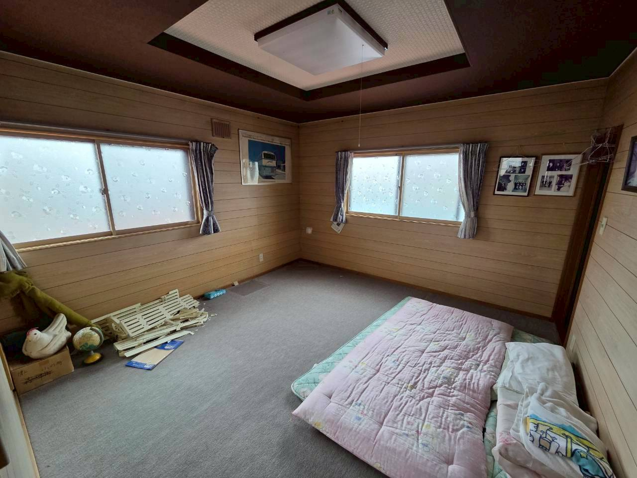 若草町　中古住宅の洋室|2階　洋室（階段手前）