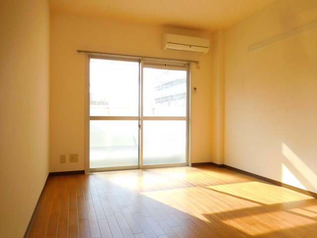 ハイマートさつきの洋室