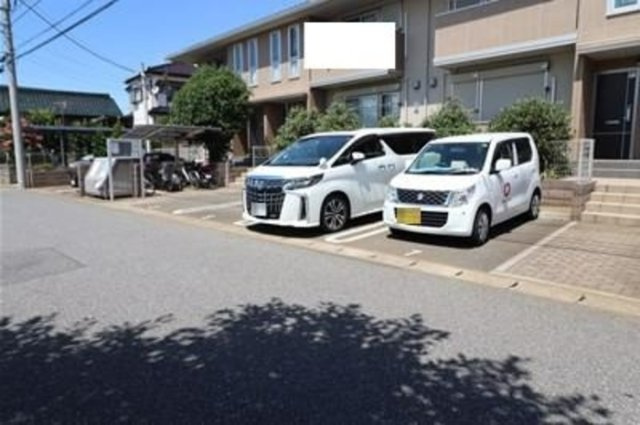 フェリエの駐車場