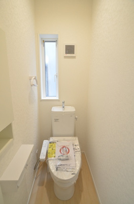 【トイレ】 | 座間市栗原中央１丁目　新築戸建て　全１棟【仲介手数料無料】 | 1階