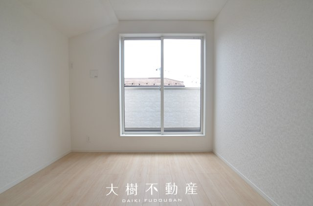 【洋室】 | 座間市栗原中央１丁目　新築戸建て　全１棟【仲介手数料無料】 | 2階　洋室2（5.2帖）