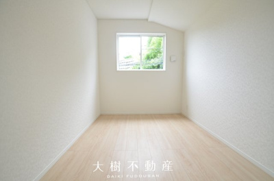 【洋室】 | 座間市栗原中央１丁目　新築戸建て　全１棟【仲介手数料無料】 | 2階　洋室3（5.3帖）