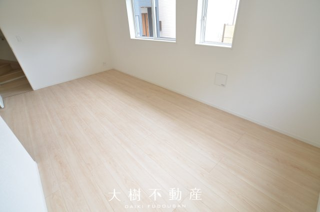 【居間・リビング】 | 座間市栗原中央１丁目　新築戸建て　全１棟【仲介手数料無料】