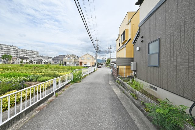 宝塚市山本南2丁目中古戸建│3LDK＋駐車1台可の周辺|長尾南小学校まで徒歩圏内のため、お子さまの毎日の通学負担を軽減できます。送り迎えの負担も少なく、お子さまの成長を身近に見守りやすい環境です。