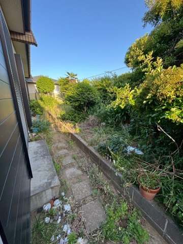 茂原市高師　中古戸建の前面道路含む現地写真