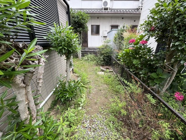 深阪4丁貸家の庭