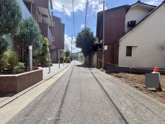 豊島区目白2丁目 限定1棟の前面道路含む現地写真|伸びやかな東側道路に面してます