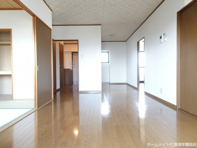 熊本市東区長嶺南６丁目の賃貸マンションの居間・リビング