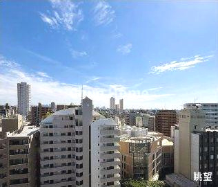 ノーブルサンパティオ荒川の展望|手を伸ばせば、ふれることが出来そうな環境が、そのままインテリアになったような印象です。その豊かな眺望にふさわしい空間には、通風・採光にも優れ、心地よい光と風があふれています