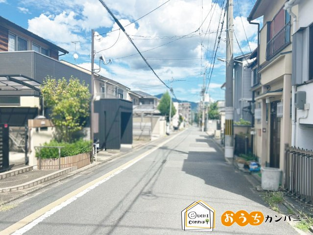紫竹上竹殿町　建築条件付土地　新築参考プラン　の周辺|【開放感のある角地！】物件のことはもちろん、教育施設・スーパー・商業施設・公園・公共機関といった周辺の住環境も車でご案内します！現地（2026年５月）撮影