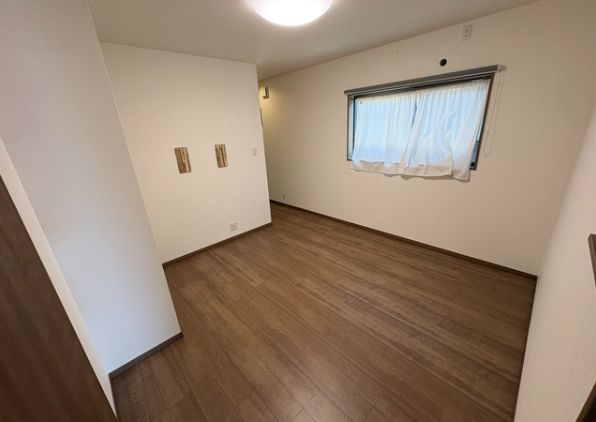 都城市若葉町の中古一戸建の洋室