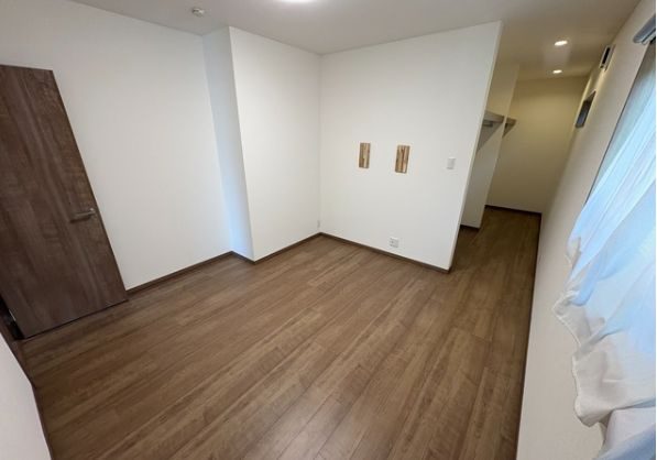 都城市若葉町の中古一戸建の洋室