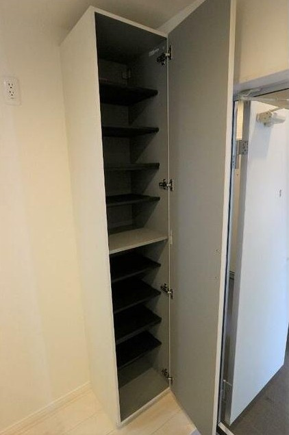 松戸市新松戸５丁目のアパートの玄関