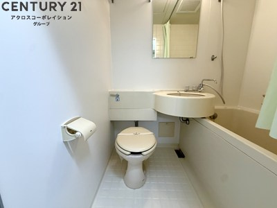 浴室内にトイレがあります！