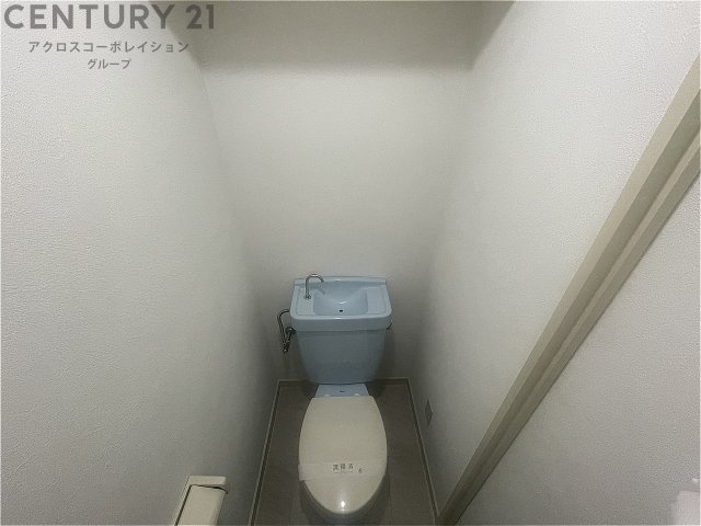 シンプルで使いやすいトイレです♪