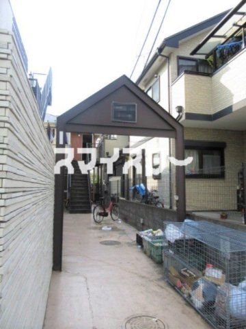 日野市東豊田４丁目のアパートのエントランス