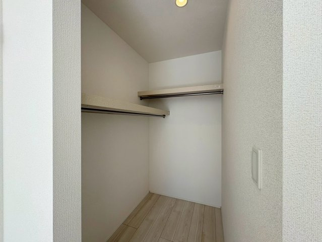 「おしゃれな家」土佐市高岡町甲4期1号棟　新築建売の収納|主寝室にはウォークインクローゼットがあります☆