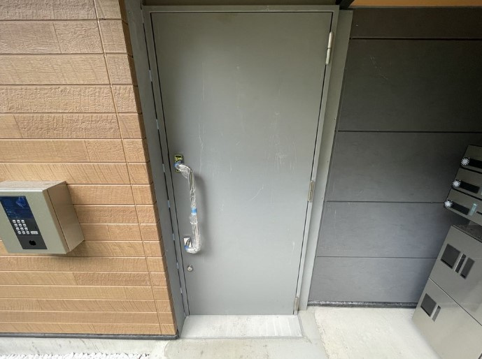 MELDIA高円寺の玄関