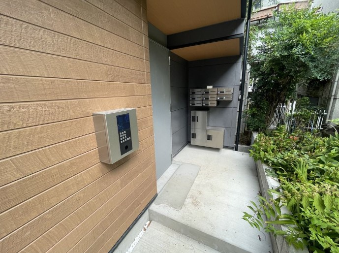 MELDIA高円寺のエントランス