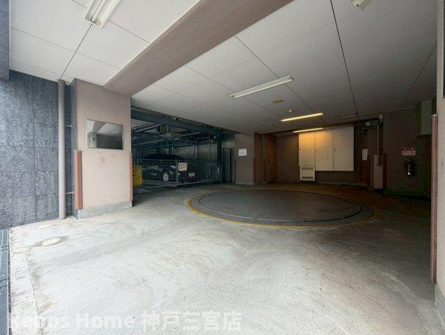 パシフィックレジデンス神戸八幡通の駐車場