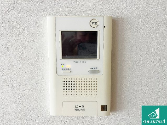 須磨パークヒルズF棟の防犯設備|来訪者の姿が確認できるインターホン！