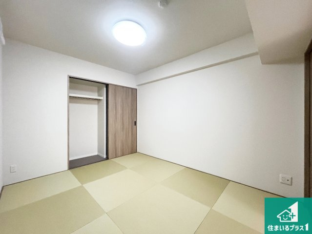 須磨パークヒルズF棟の和室|一室あると便利な和室は客間としてだけでなく、小さなお子様のプレイルームや食後のくつろぎスペースとしてもご利用いただけます。