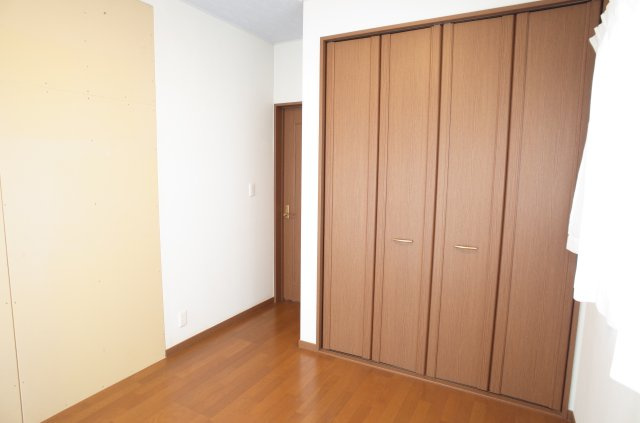 東松山市若松町　中古戸建の洋室|2階洋室（5.25帖）