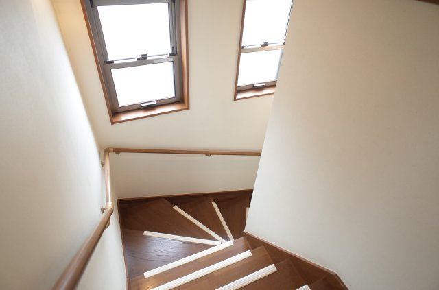 東松山市若松町　中古戸建の内装|階段