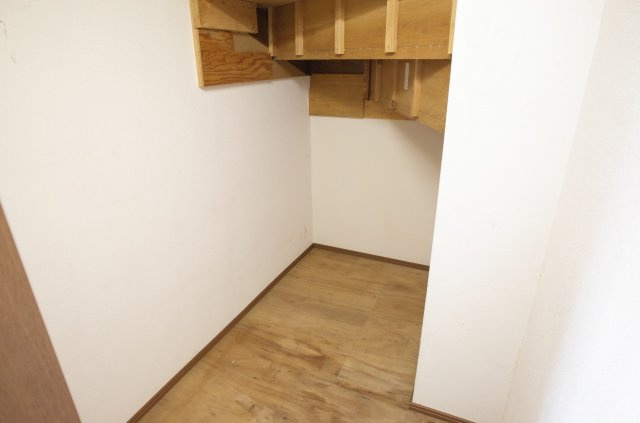 東松山市若松町　中古戸建の収納|階段下収納