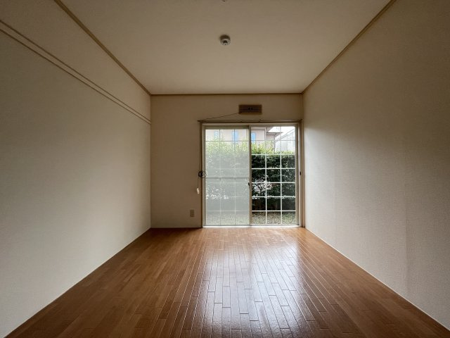 狛江市和泉本町３丁目のアパートの寝室