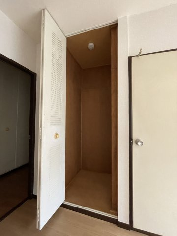 狛江市和泉本町３丁目のアパートの収納