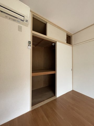 狛江市和泉本町３丁目のアパートの収納