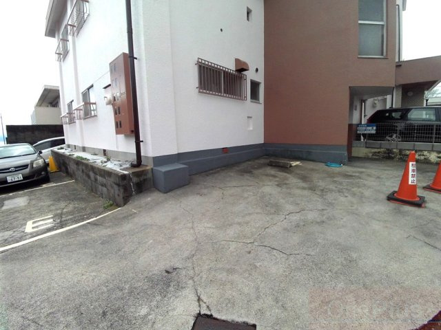 スリール住吉山手の駐車場