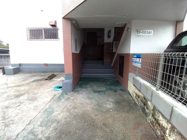 スリール住吉山手のエントランス
