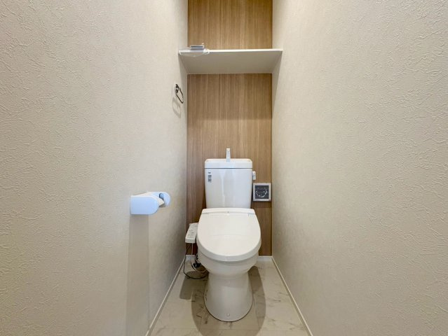 一宮中町9　新築戸建住宅の収納|階段横の便利な収納スペース！日用品や掃除道具の収納に便利です。
