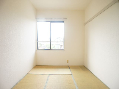 【和室】 | フレッシュコーポウエスト | お部屋がスッキリ！充実収納付きです♪