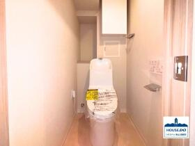 ◆ライオンズマンション大高緑地◆3LDK南西向き住戸！のトイレ|最新の温水洗浄機能で、いつでも清潔・快適。
心地よい温水で、使用後の爽快感が違います。