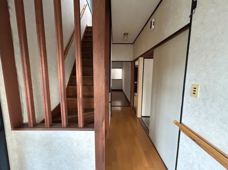 福島市 御山字下川原（美術館図書館前駅） 2階建 ４ＤＫの内装