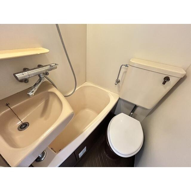 コンパクトな３点ユニットバス