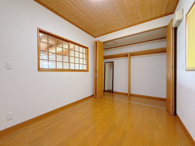 【中古戸建】安中市秋間みのりが丘の洋室|■2階洋室｜2階各居室には収納をご用意しています♪常にお部屋を綺麗に保てます！小さなお子様も自然とお片付けができるようになるのでうれしいですよね！