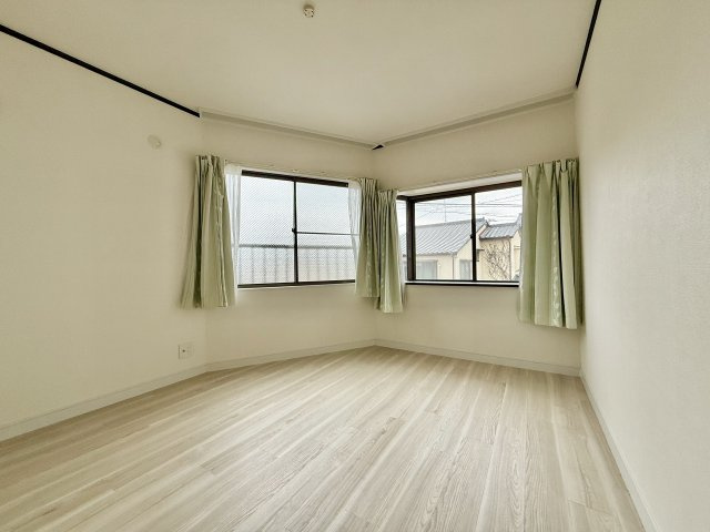 瑞穂区仁所町２丁目戸建の洋室