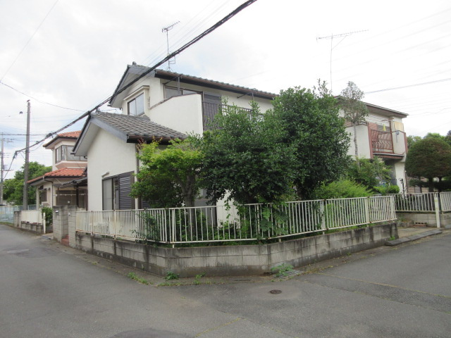 中古戸建　東松山市石橋1765-38（リフォーム住宅）の前面道路含む現地写真