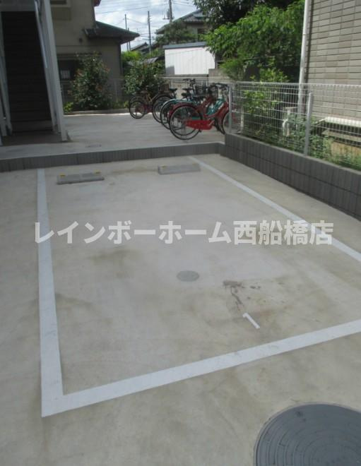 リブリ・コンフォートホウデンの駐車場