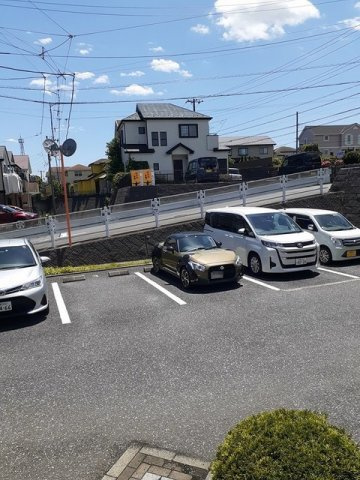 フレッサの駐車場