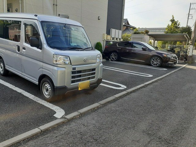 ウイステェリアⅢの駐車場
