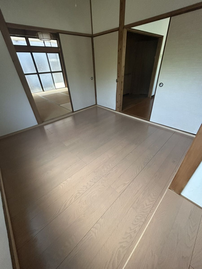 【洋室】 | 八本町売家 | 4.5畳の洋室です。フローリングはまだ新しく綺麗です。