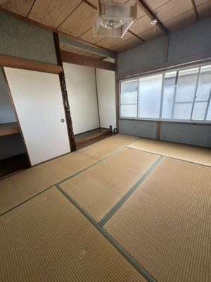 【和室】 | 八本町売家 | 2階6畳和室です。窓があるため、大変明るいです。